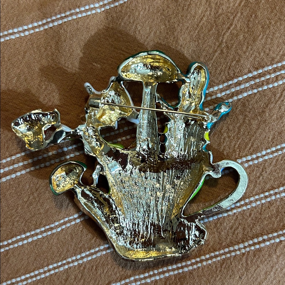 Whimsical Mad Hatter Tea Party Enamel Teacup Brooch - Picture 4 of 4